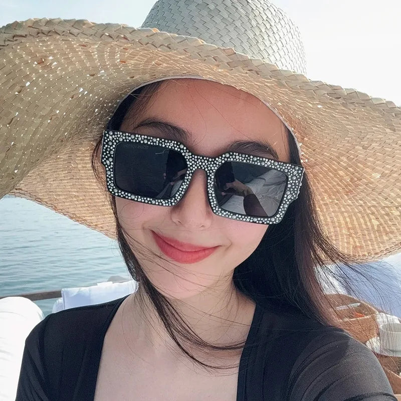 Retro Big Frame Square Sunglasses – Unisex One-Piece Designer Shades for Men & Women - Image 2